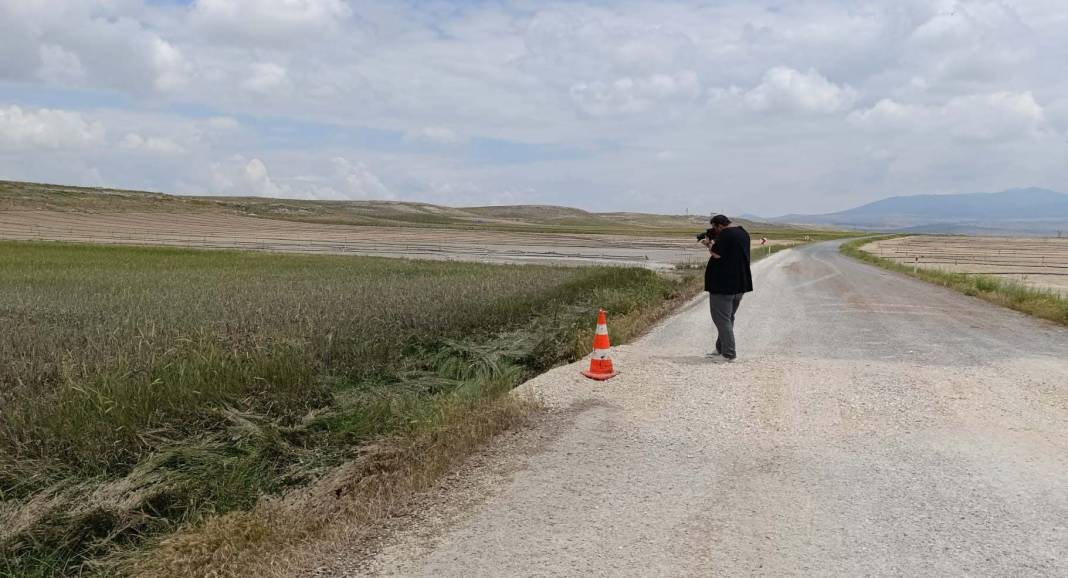 Konya’nın kurak ilçesinde toprak yarıldı! Yol ortadan ikiye ayrıldı 3